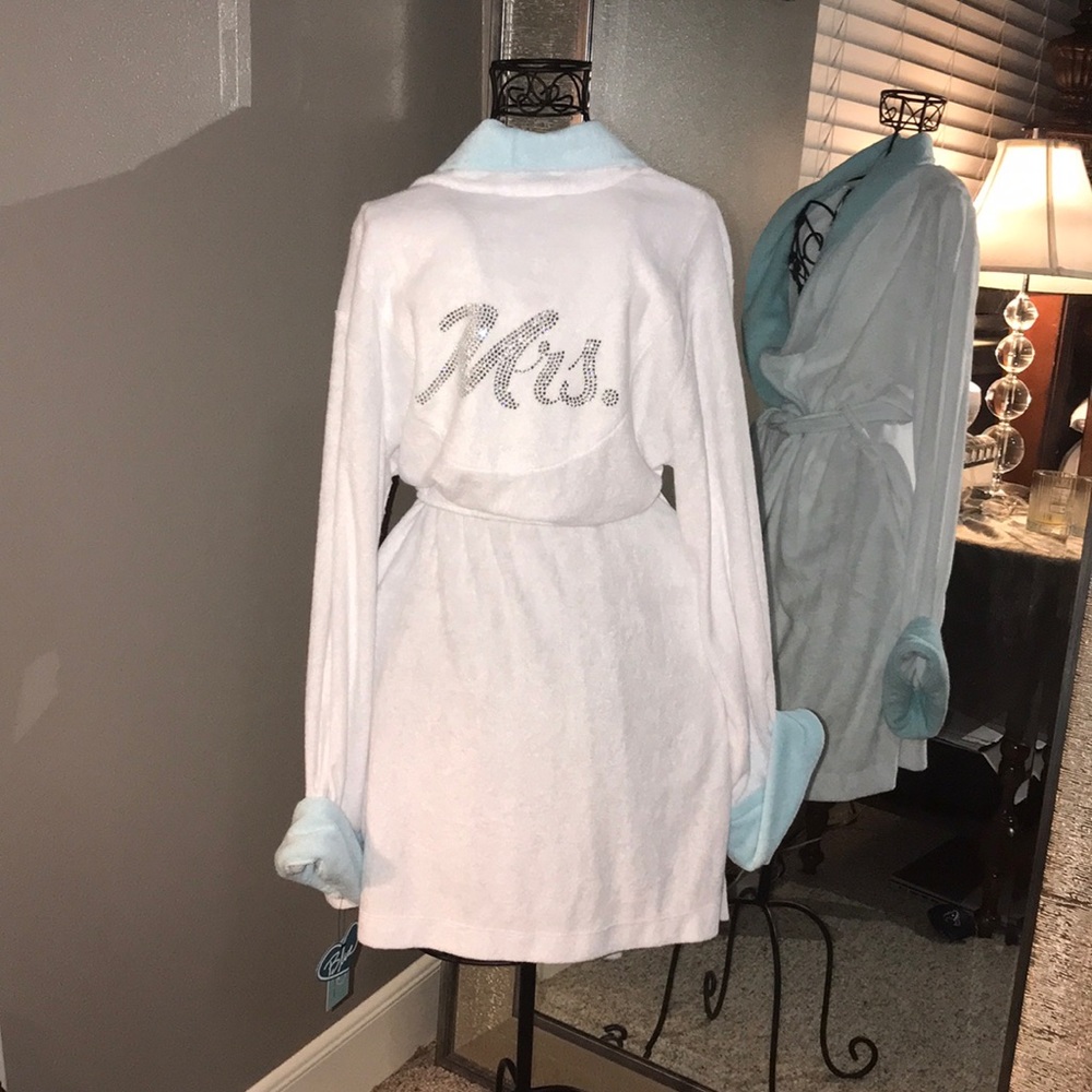 MRS. Bath robe